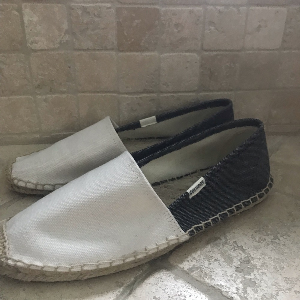Soludos Two-Tone Espadrille Slip-On in White and Navy Chambray - Picture 2 of 8